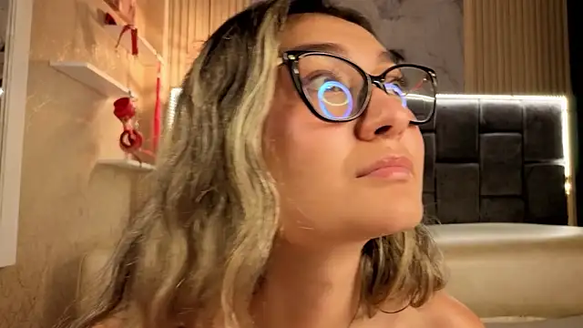 Im-Lola's Live XXX Chat