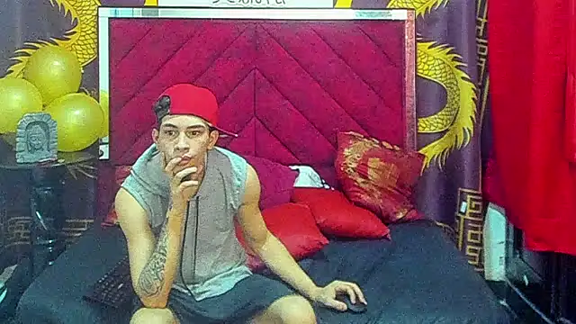 Pride_couple Chat XXX in diretta