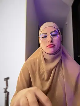 Badra_Abaid élő XXX-chatje