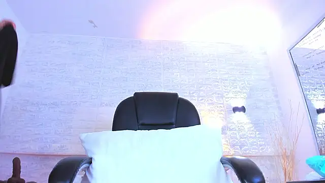 millie_brown21 Adlı Modelin Canlı XXX Sohbeti