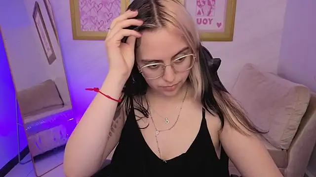 Hela_v's Live XXX Chat