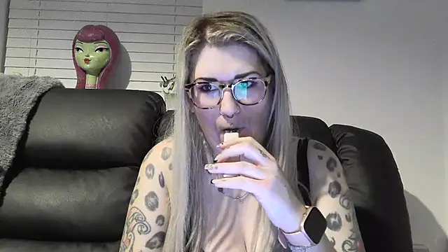 Sizzling_Indie36: вебка м-шоу