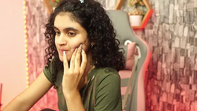 bonniie_98_ Adlı Modelin Canlı XXX Sohbeti