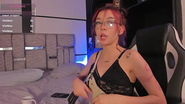 CleoWhite élő XXX-chatje