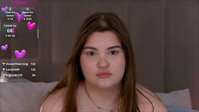 EmilyHyde élő XXX-chatje