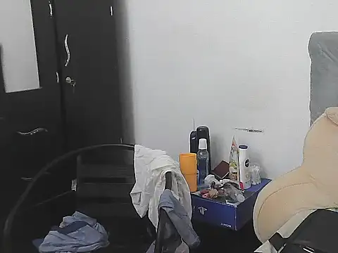 AlphaLatinoBear Adlı Modelin Canlı XXX Sohbeti