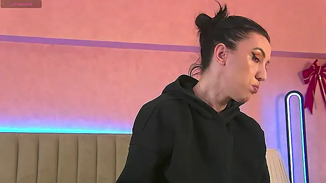 EnyaHazell 现场XXX聊天