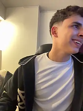 دردشة AdrianRinaldi الجنسية المباشرة