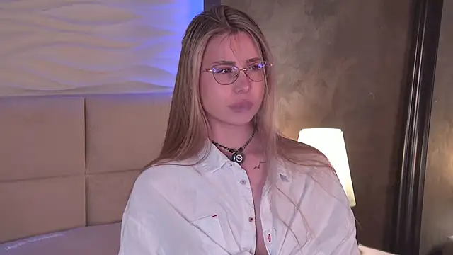 -SaraBlack- 即時 XXX 聊天