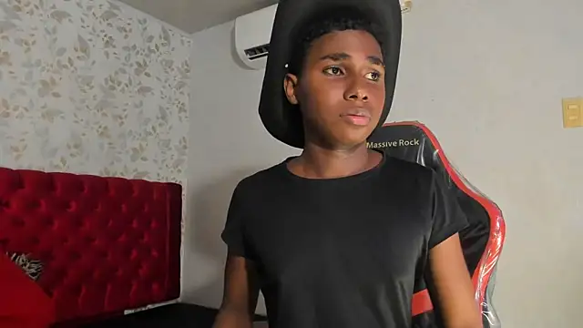 teylor_lovee live XXX chat