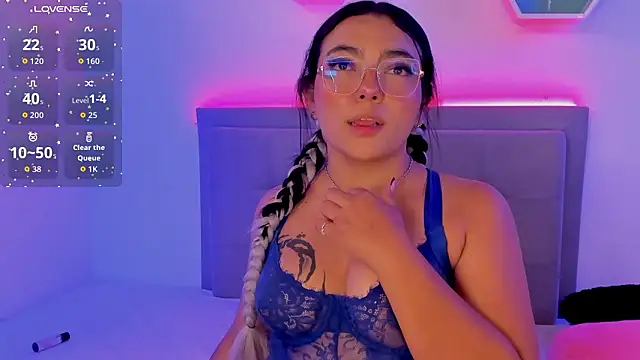 Allymuun élő XXX-chatje