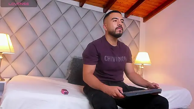 AaronVegaa Live XXX-Chat