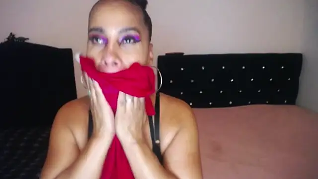 pamela_guzmaan élő XXX-chatje