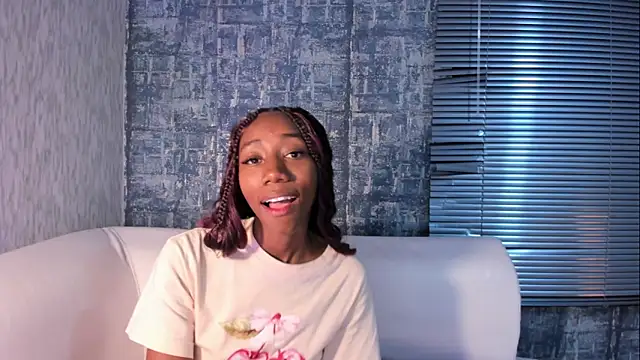 NathalyLeen élő XXX-chatje