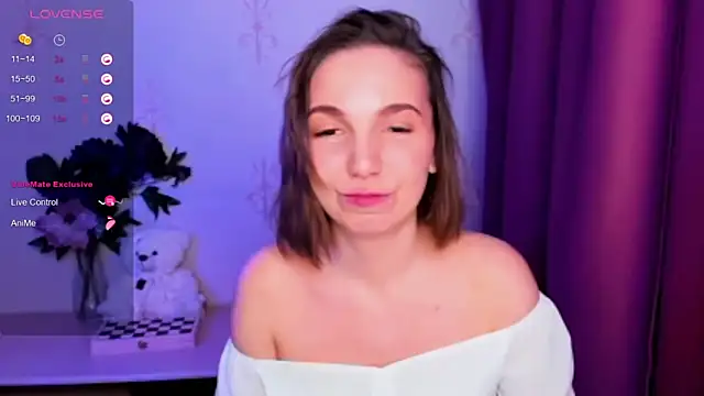 Chat XXX en directo de KindHazelHere_