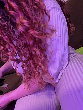 SaraaLoove élő XXX-chatje