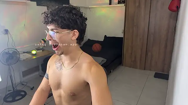 Kisan_Smith élő XXX-chatje