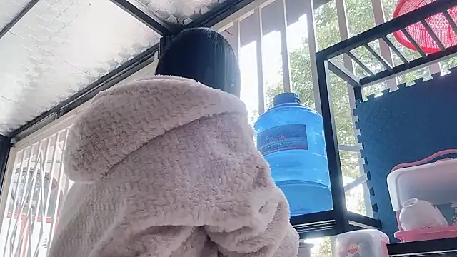 LinhChi_9x's Live XXX Chat