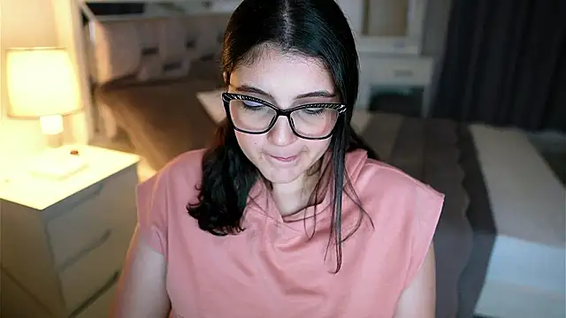 Camilaa_bueno's Live XXX Chat