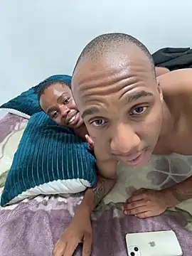 Phoenixxxx01: διαδικτυακό σόου στην κάμερα