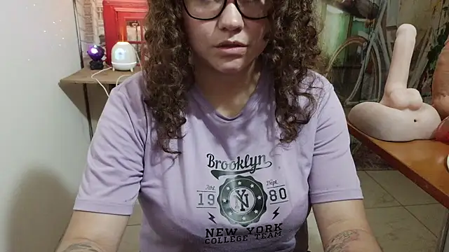 Chat XXX en directo de curly_greeneyed