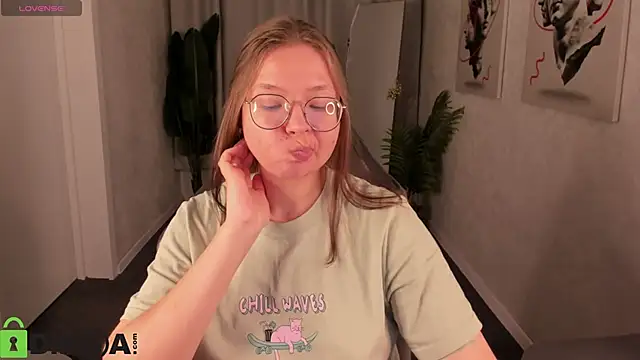 Nuura_Moore 即時 XXX 聊天