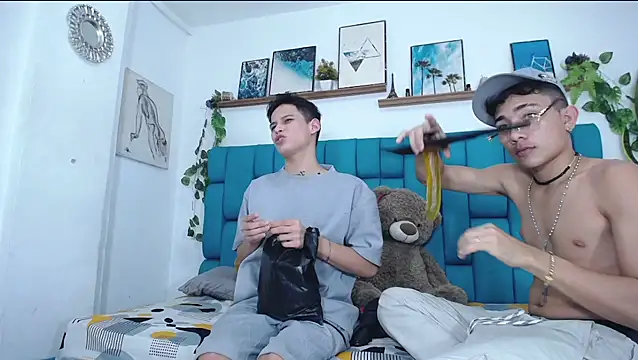 Hot_Boys_Latinos_X Live XXX Chat