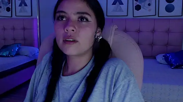 Chat XXX en directo de KikiVelvet