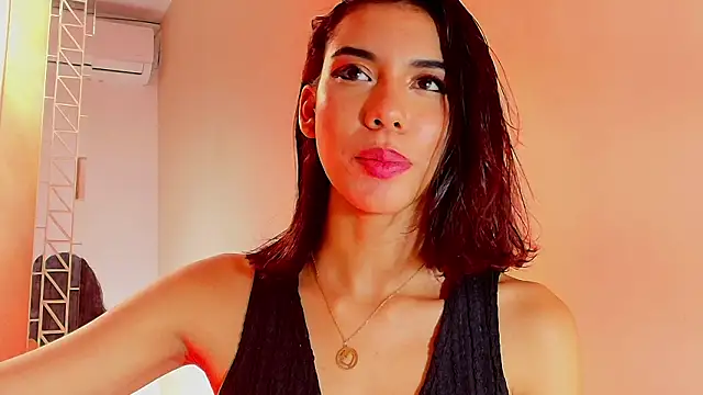 BellaHarpeer Adlı Modelin Canlı XXX Sohbeti