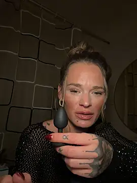 vinique99 即時 XXX 聊天