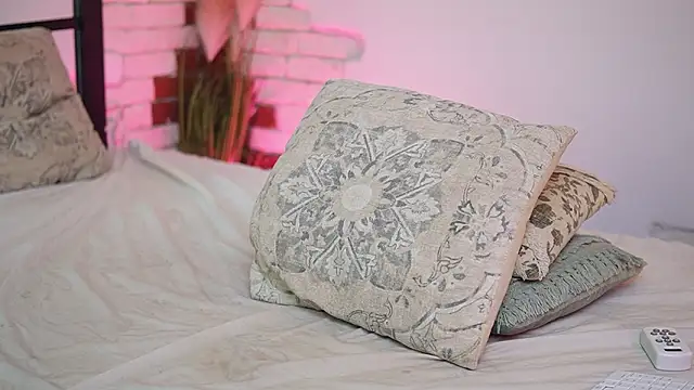 Chatroom XXX en direct de CallieDoll