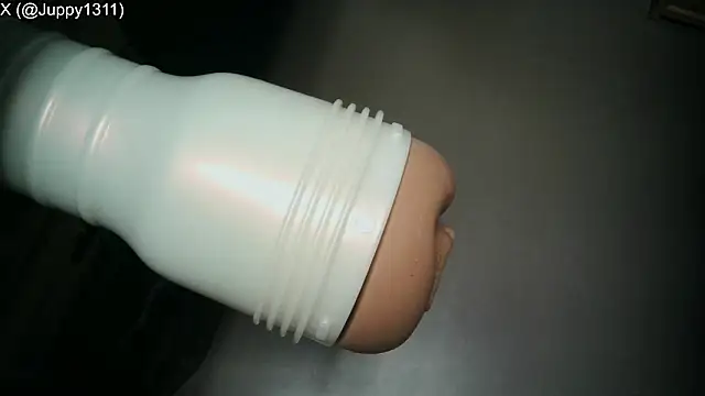 Juppy1311 Adlı Modelin Canlı XXX Sohbeti