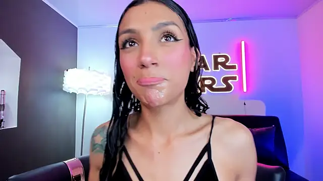 miss___evangeline élő XXX-chatje