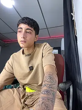 Chat +18 de MichaelMiller20261 ao vivo