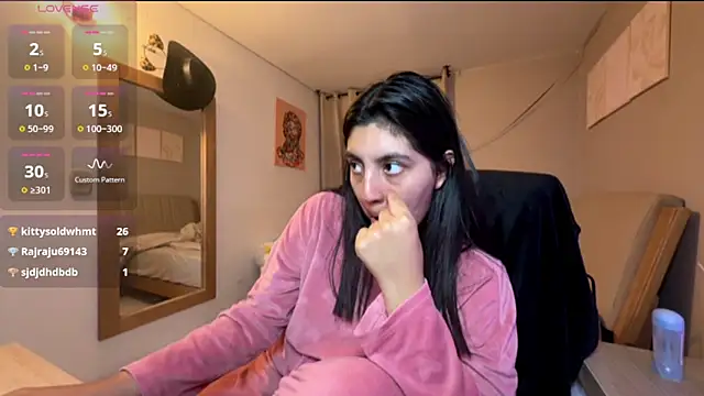 cloe_small Adlı Modelin Canlı XXX Sohbeti