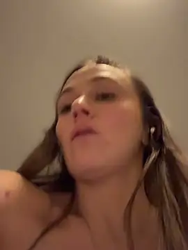 lunagirl13 Adlı Modelin Canlı XXX Sohbeti