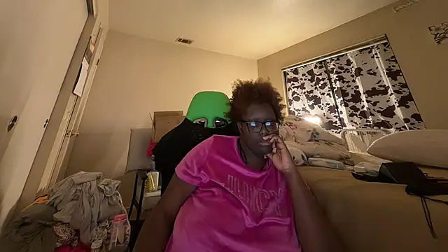 -Yagurlwest's Webcam Show