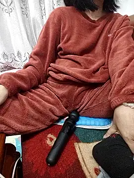 Haralushiaaa élő XXX-chatje