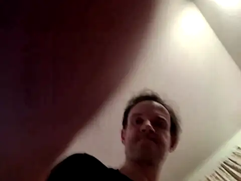 Drewpackn8's Live XXX Chat