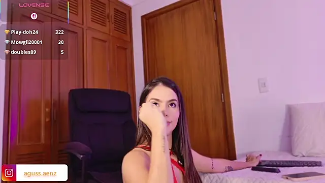 Chat +18 de agussaenz ao vivo