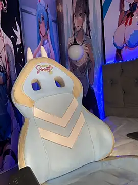 Chat XXX en directo de Emilyy-18