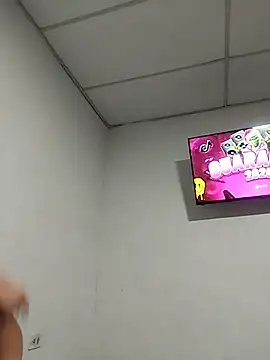 Paola-Lond: απευθείας συνομιλία ΧΧΧ