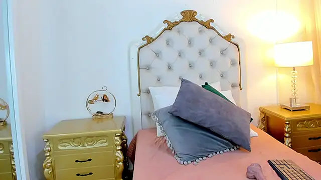 miss_vivienne Adlı Modelin Canlı XXX Sohbeti