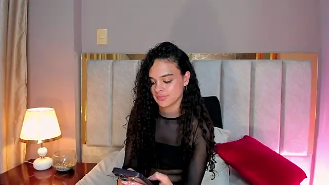 PaulinaSaint Adlı Modelin Canlı XXX Sohbeti