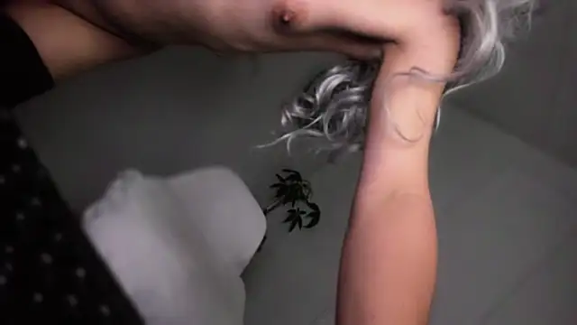 TheQueenNextDoor Webcam Show