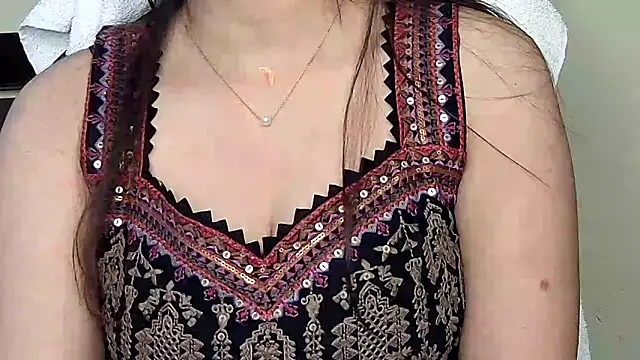 Chat XXX ao vivo de Naina_For_You