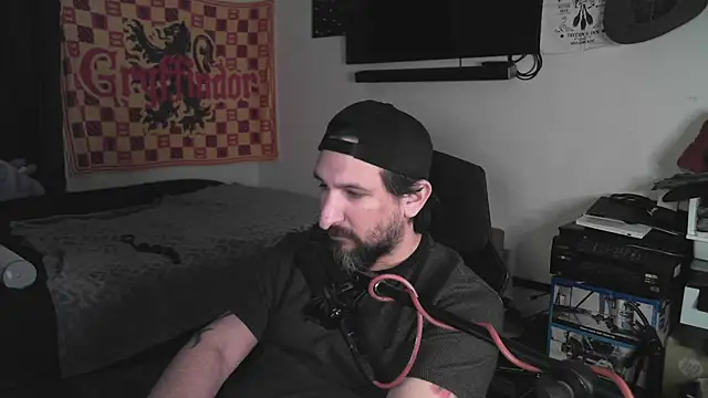 DevilPup75_: διαδικτυακό σόου στην κάμερα