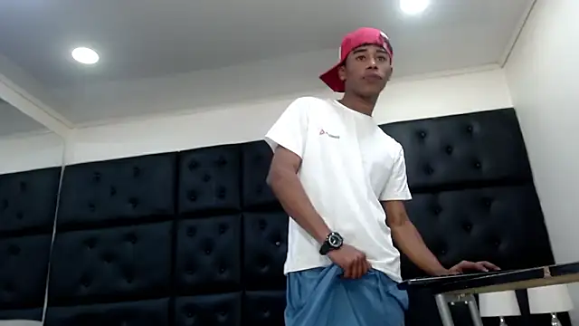 TonnyMarck live XXX chat