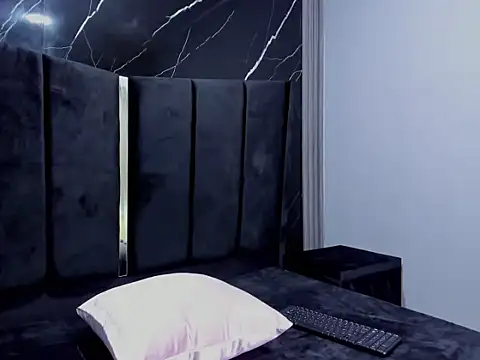 KrisX_hl: διαδικτυακό σόου στην κάμερα