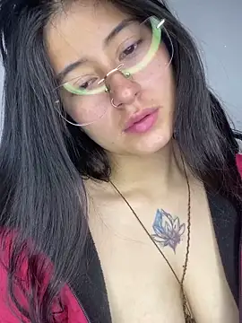 scarletRoseesss' Live XXX Chat